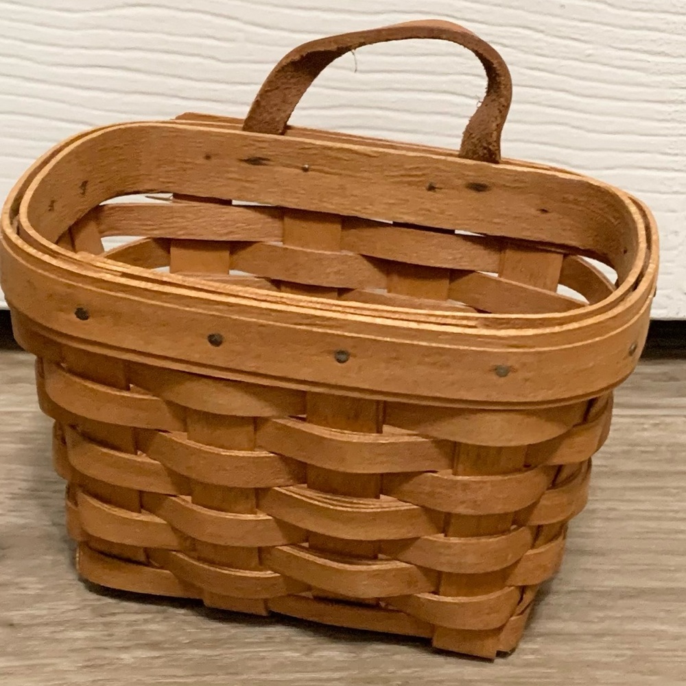 Longaberger Vintage 90s Mini Wall Mount Key Holder Basket 6 x 4 x 3”